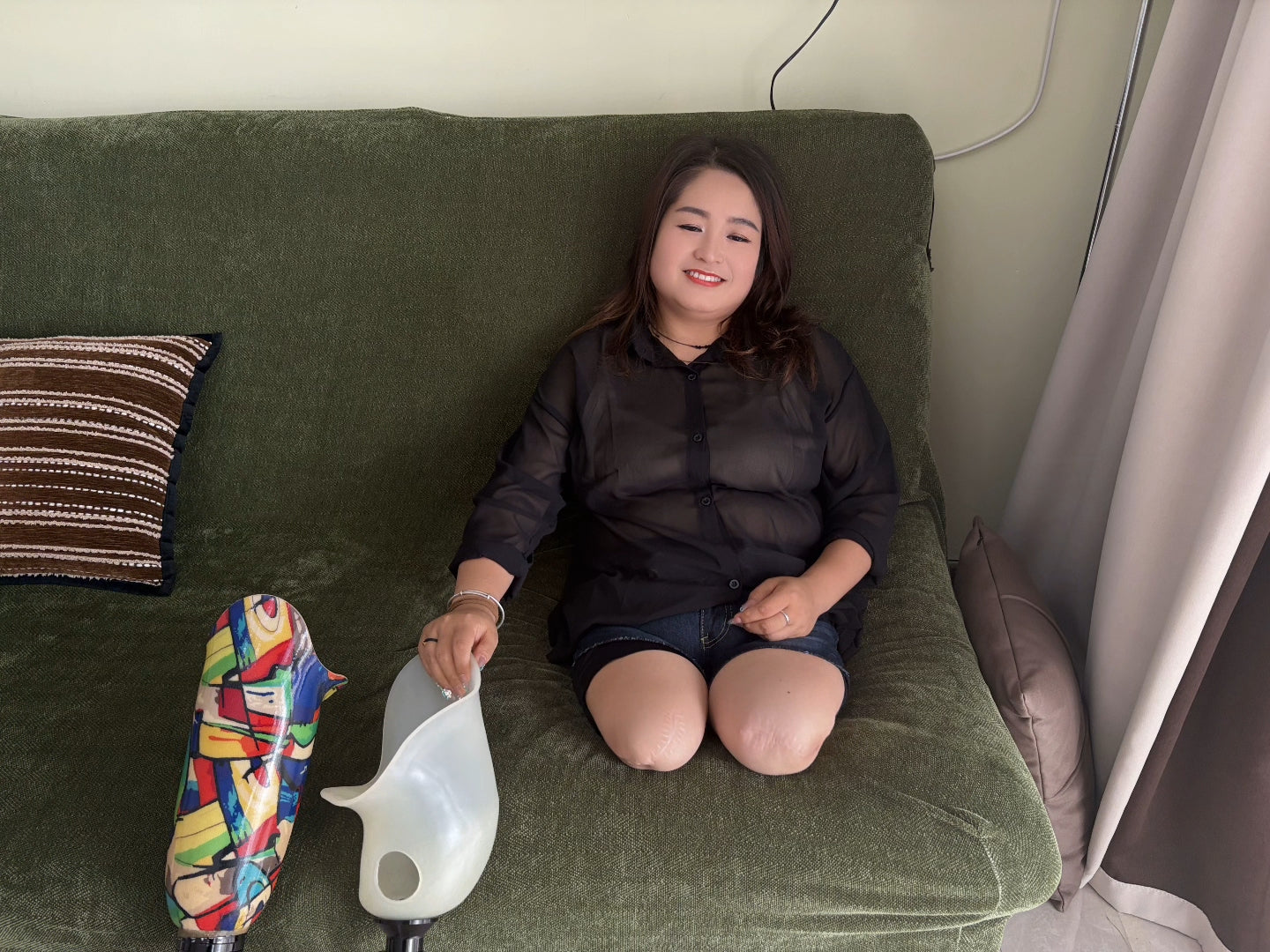 Tina, an Amputee Girl – Trying Out a Peg Leg and a Prosthetic Leg