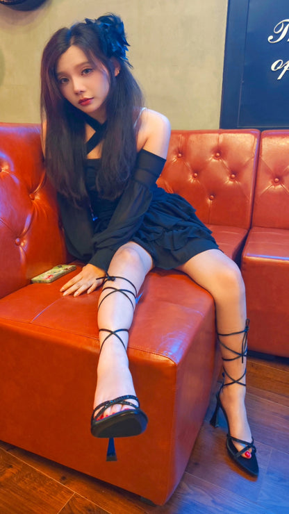 Kitty: Para Girl - Halloween Special: Black Dress at the Pool Hall