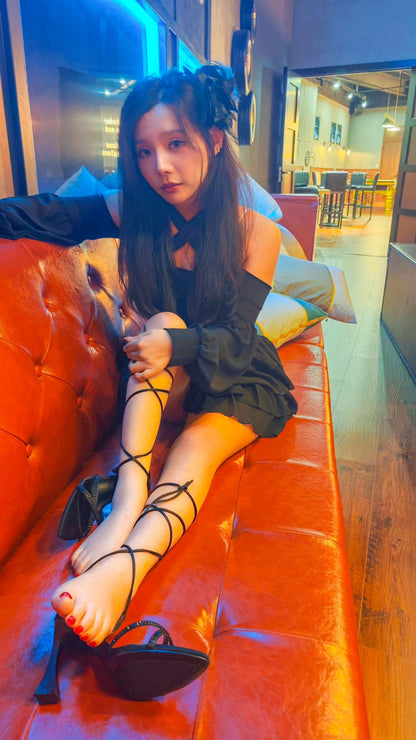 Kitty: Para Girl - Halloween Special: Black Dress at the Pool Hall