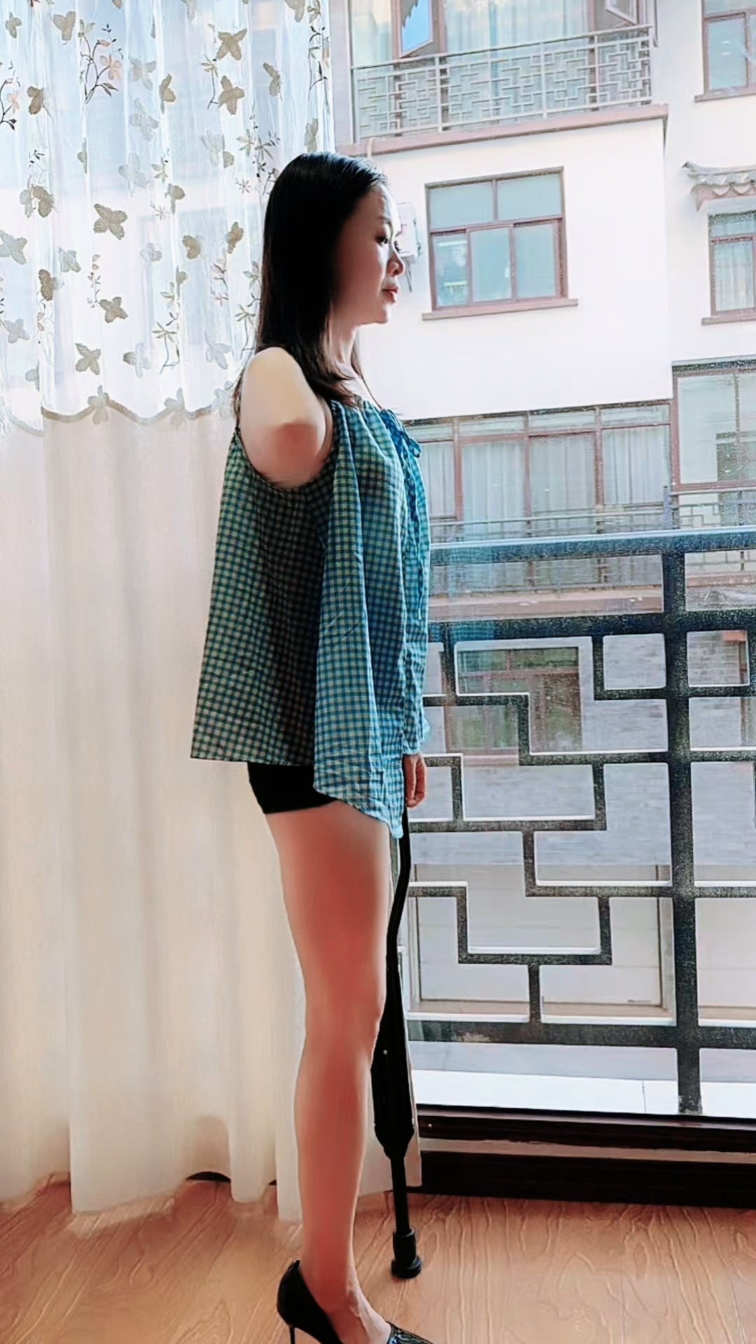 Mila: Ooe Amputee Girl - Cooking Woman - AmputeeClub