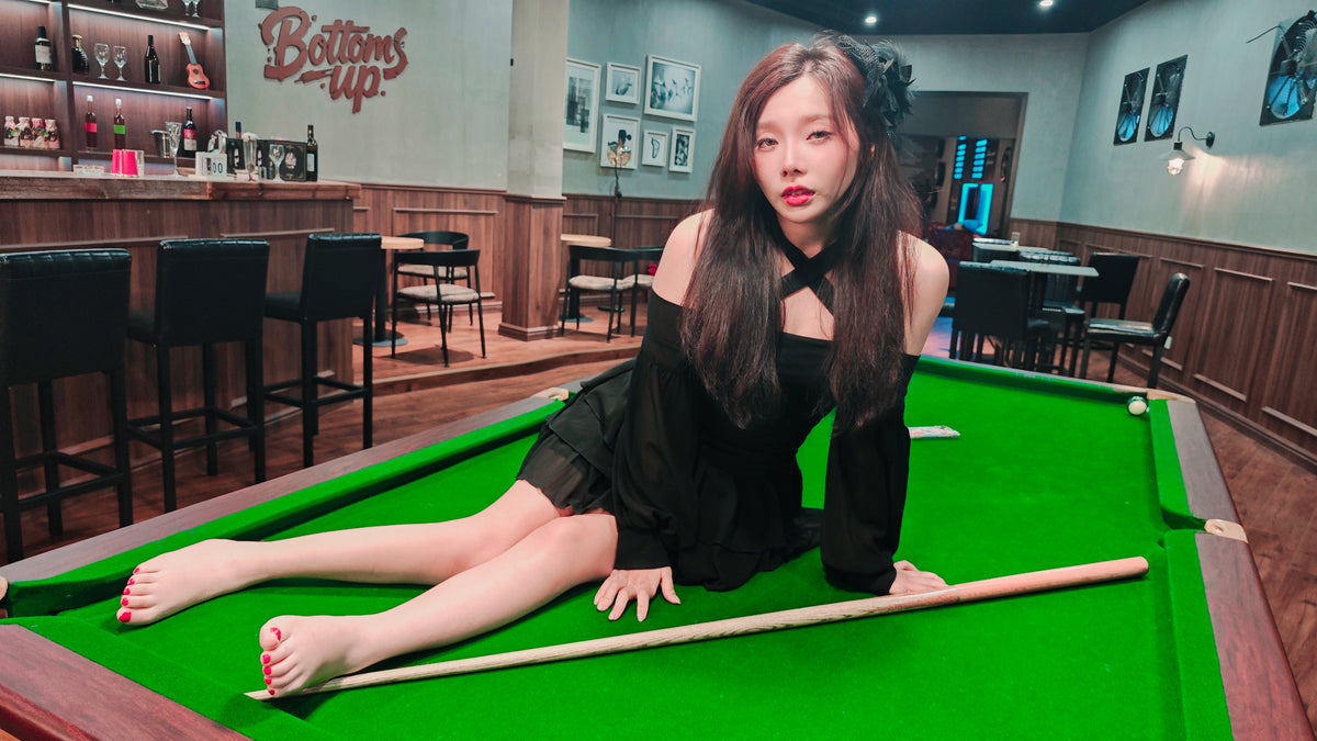 Kitty: Para Girl - Halloween Special: Black Dress at the Pool Hall