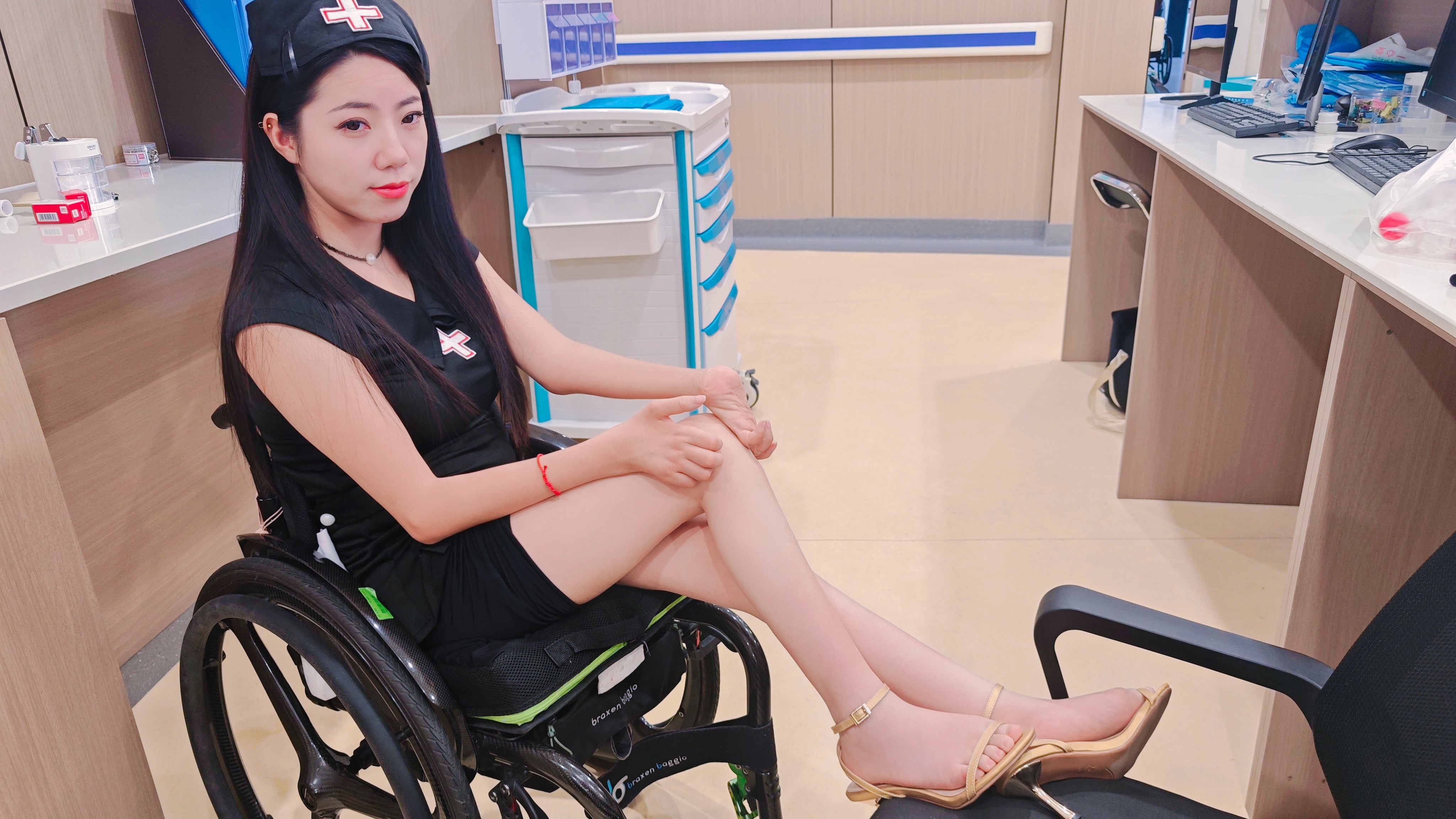 Sylvia the Para Girl – A Day in the Life of a Nurse with a Disability