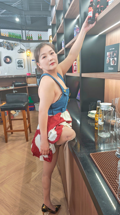 Poppy: SAK Girl - Halloween Special: Bartender, Crutches and Guitar