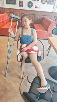 Poppy: SAK Girl - Halloween Special: Bartender, Crutches and Guitar