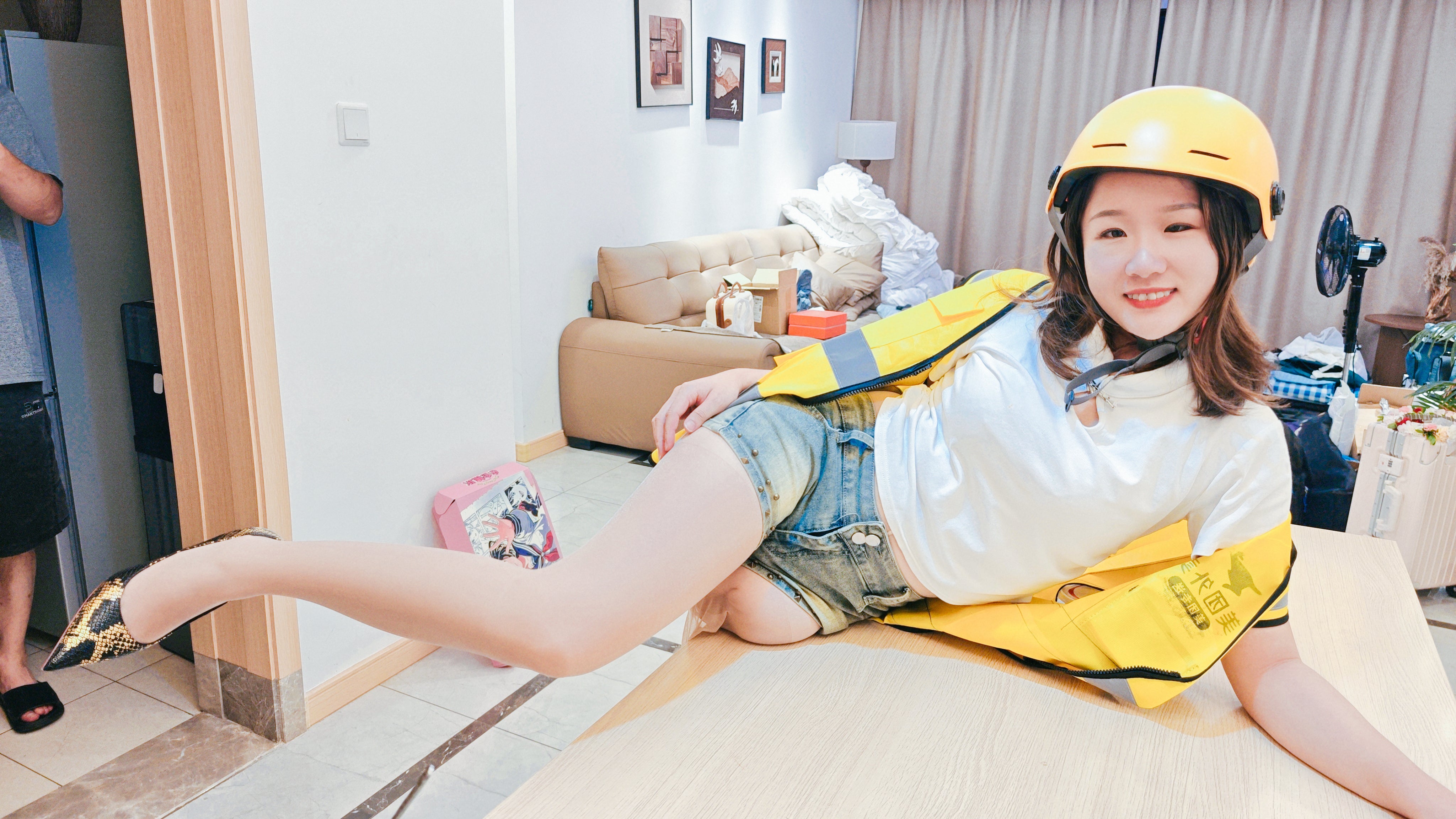 Naomi: Amputee Girl - Daily Life of a Food Delivery Rider