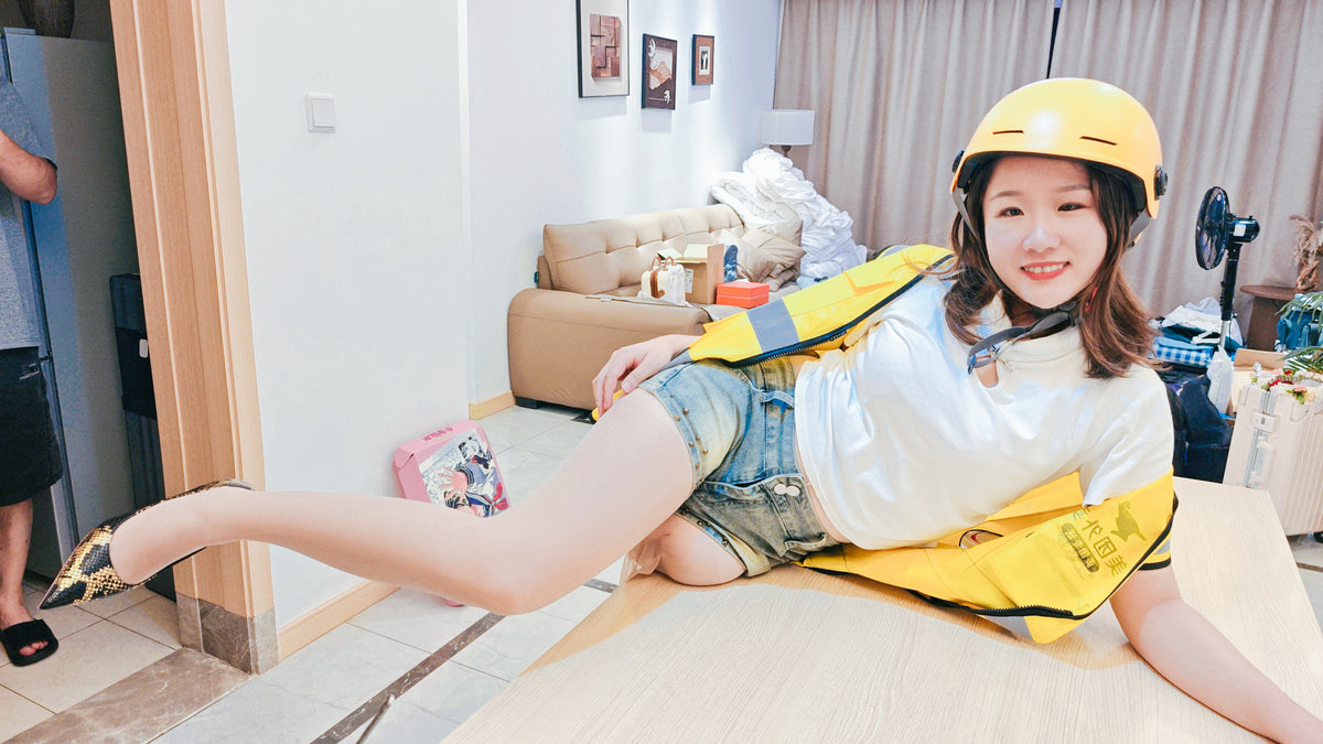 Naomi: Amputee Girl - Daily Life of a Food Delivery Rider