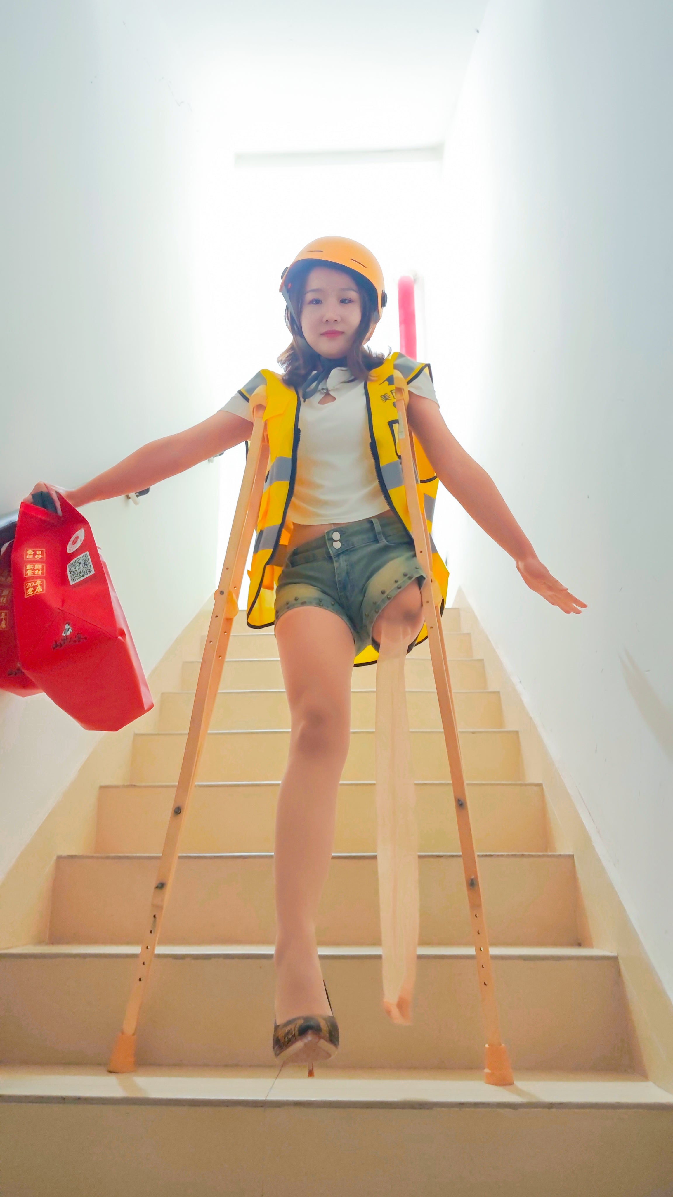 Naomi: Amputee Girl - Daily Life of a Food Delivery Rider