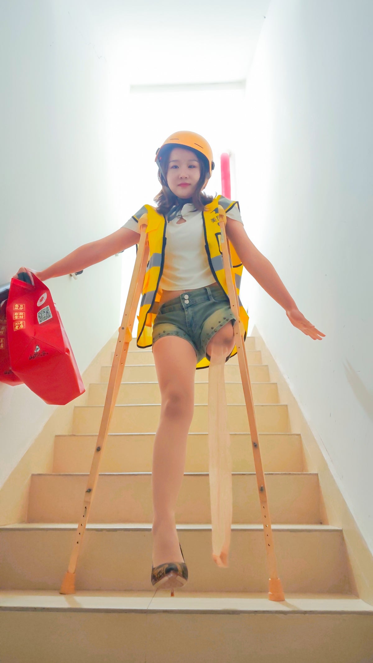 Naomi: Amputee Girl - Daily Life of a Food Delivery Rider