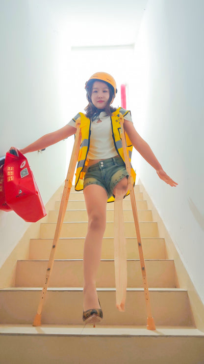 Naomi: Amputee Girl - Daily Life of a Food Delivery Rider