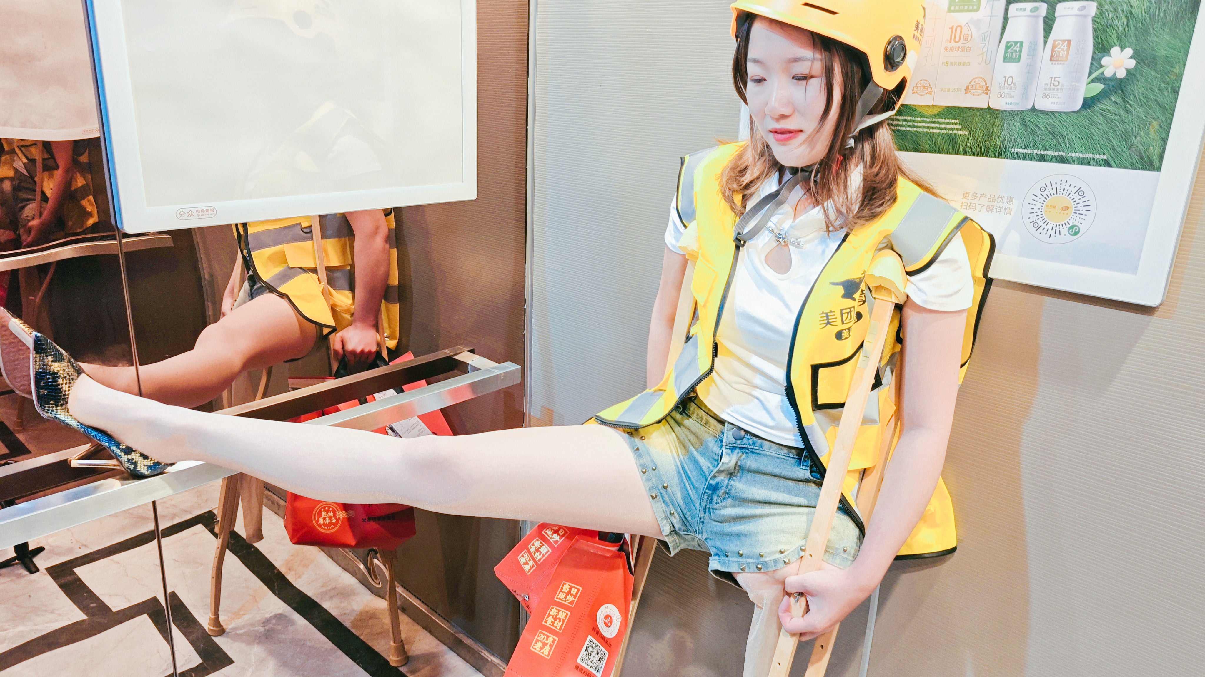 Naomi: Amputee Girl - Daily Life of a Food Delivery Rider