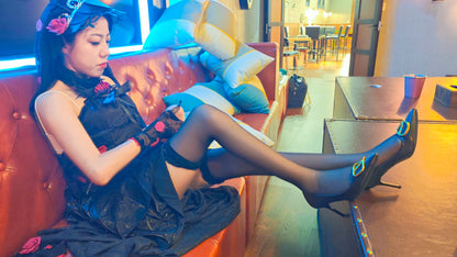 Sylvia: Para Girl - Halloween Special: Black Dress and Roses