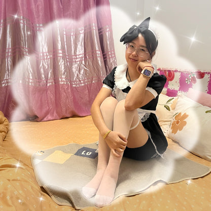 Zoe: Paraplegic Girl - Using her feet to play on her phone during rehabilitation training