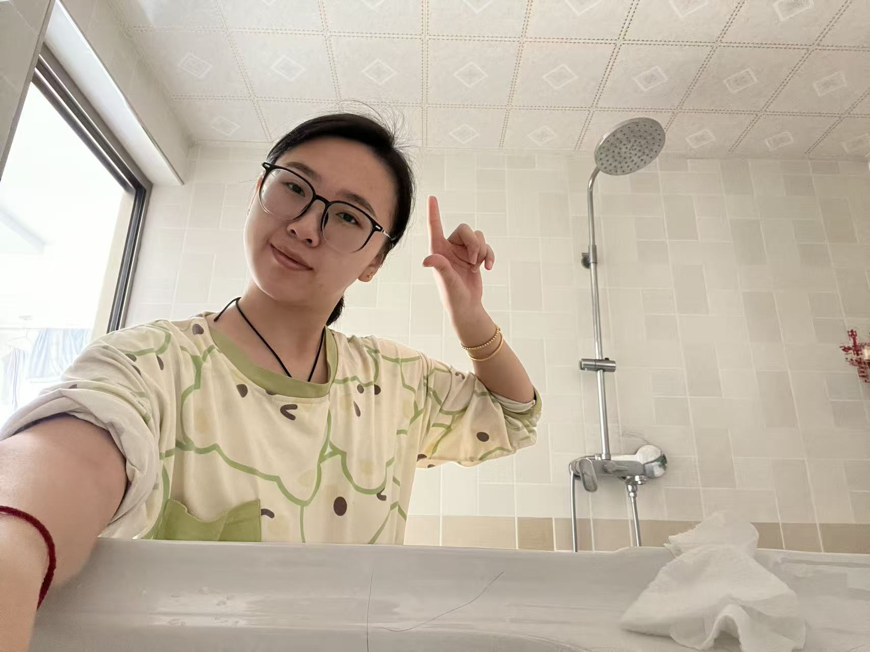 Zoe: The Paraplegic Girl - Demonstrating how to pretend to be blind and use a yoga strap in bed.