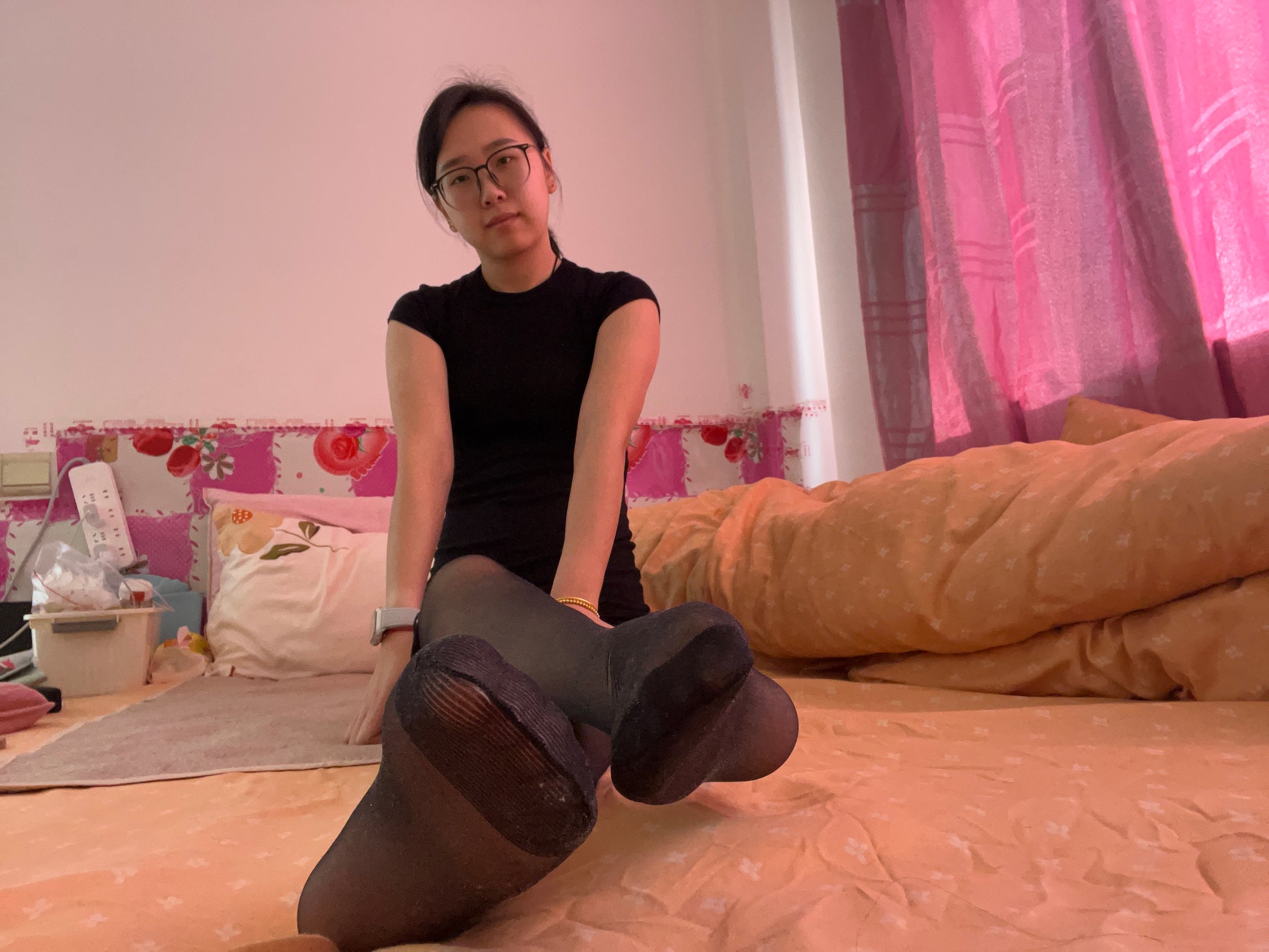 Zoe: The Paraplegic Girl - Demonstrating how to pretend to be blind and use a yoga strap in bed.