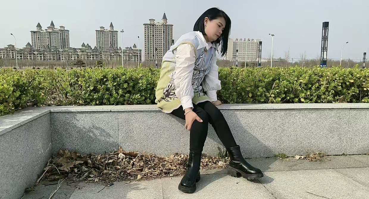 Carrie: The Polio Lady's - Going down the stairs on crutches and driving out