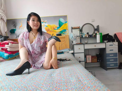 Carrie: The Polio Lady's - Playing with supple legs in high heels