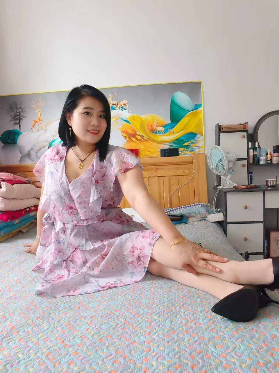Carrie: The Polio Lady's - Playing with supple legs in high heels