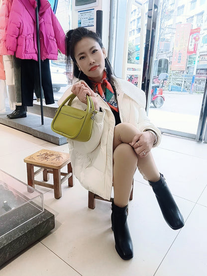 Susie: Polio lady browsing the shopping mall