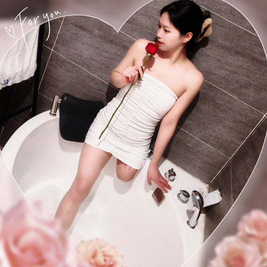 Alisa：Sak girl takes a rose bath