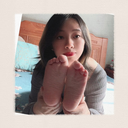 Miki:Polio Girl playing games with herself