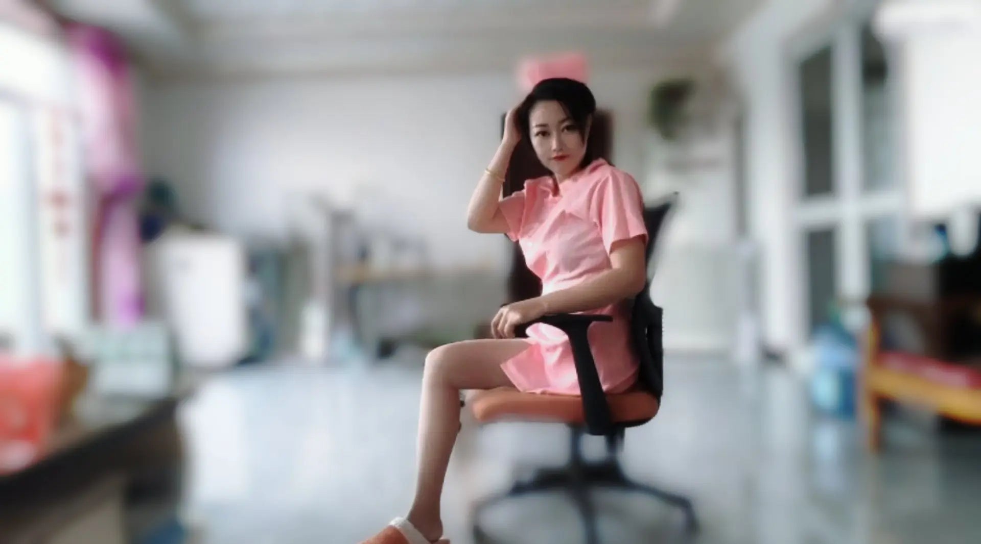 Emma: Shd lady is wearing a nurse uniform