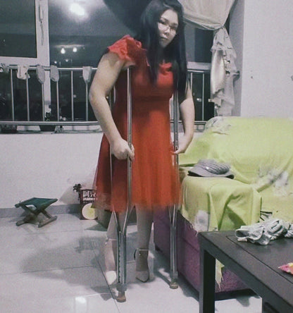 Peggy:Walking at home