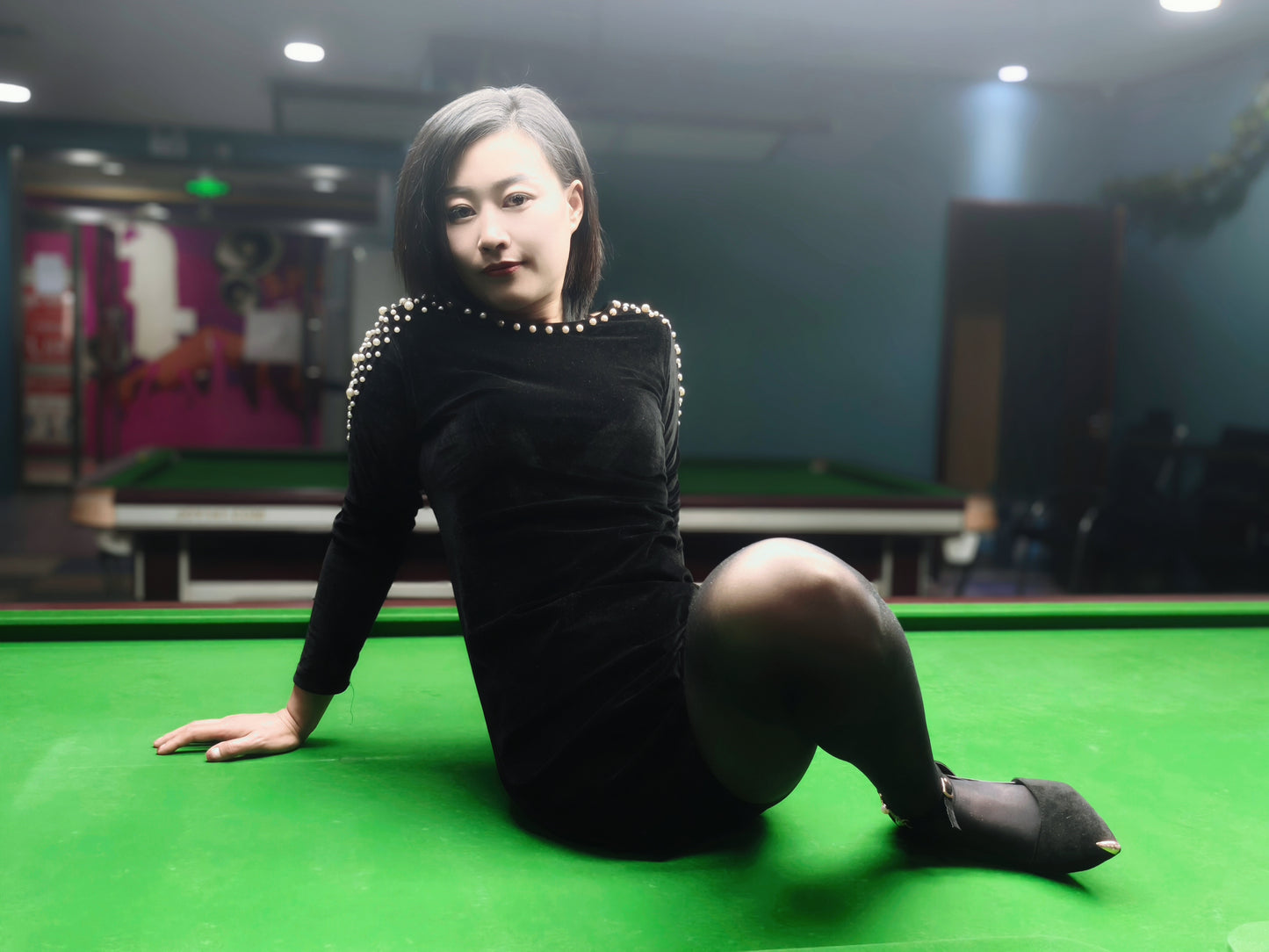 Emma: Amputee lady practicing billiards