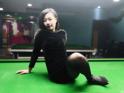 Emma: Amputee lady practicing billiards