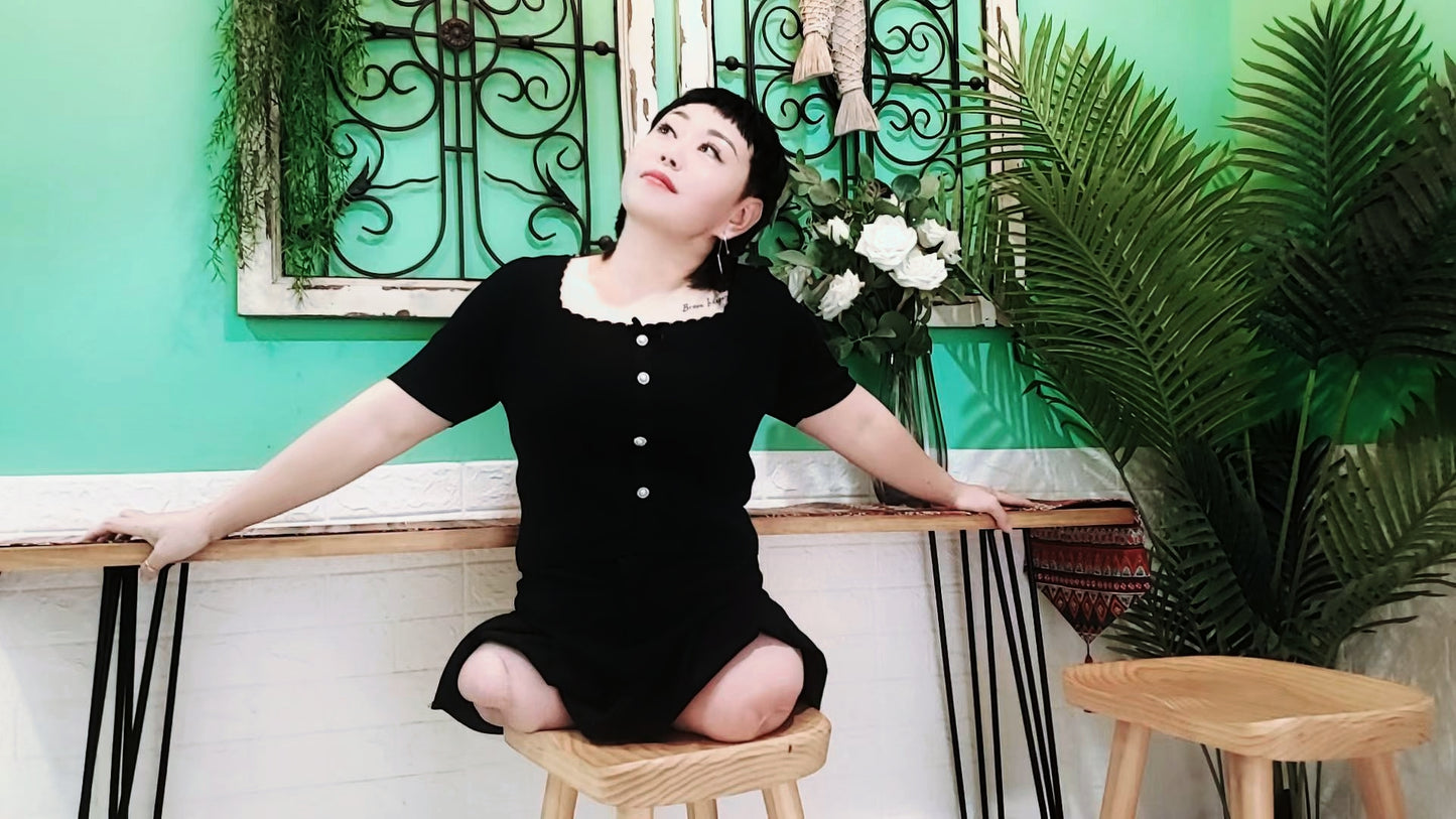 New model new video "Laura:Dak lady"