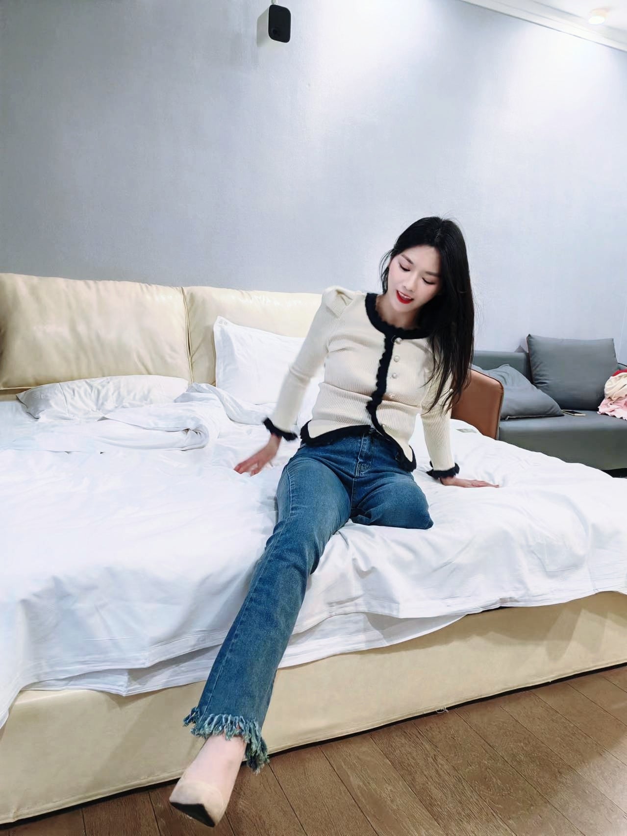 Alisa:Sak Girl Foot Show