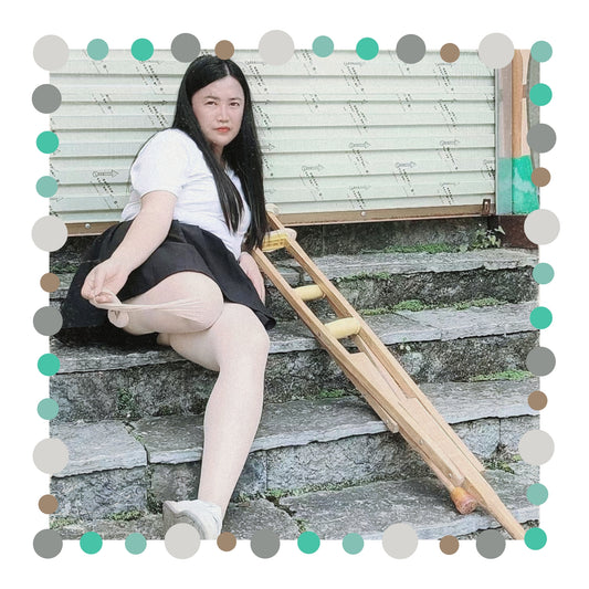 Dalila: Sak girl outdoor