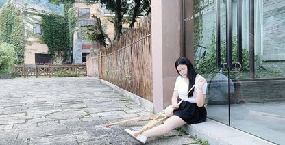 Dalila: Sak girl outdoor