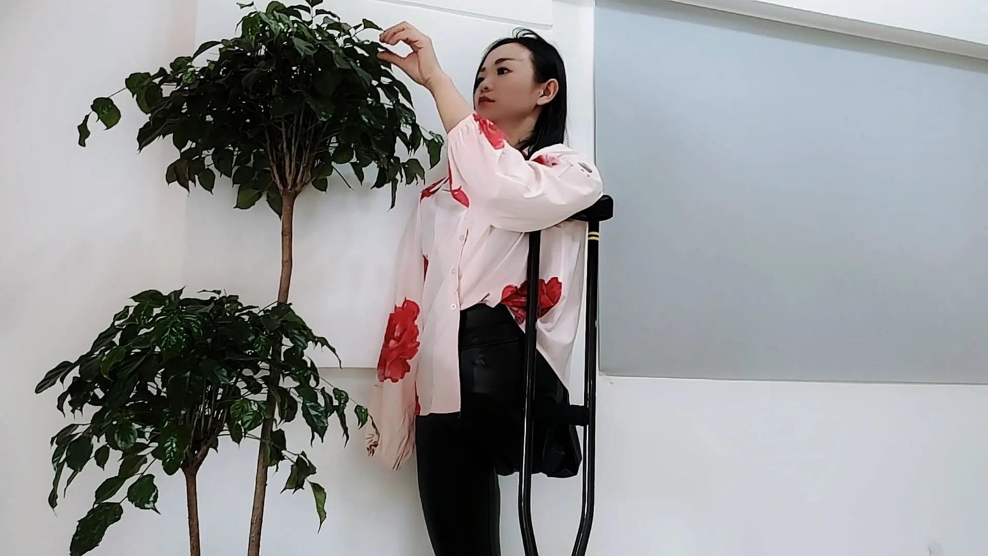 Mila: Ooe Amputee Girl Black Leather Pants