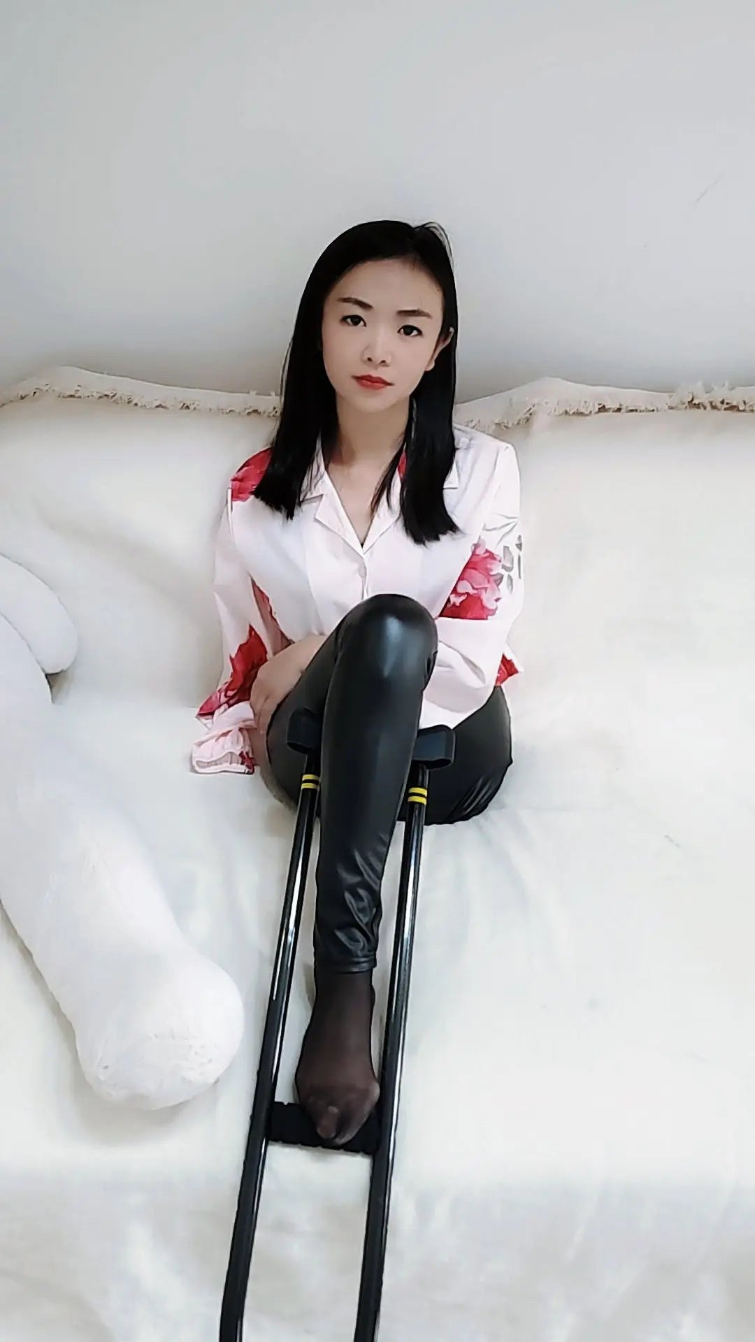 Mila: Ooe Amputee Girl Black Leather Pants