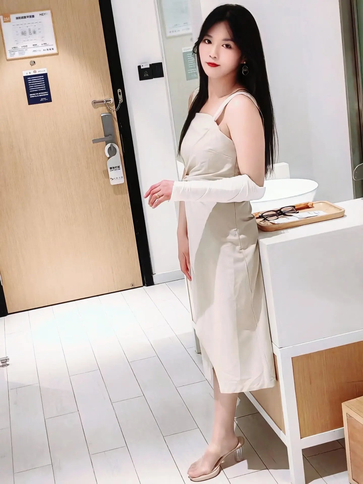 Alisa: Sak Amputee girl's daily life with injured hand AmputeeClub