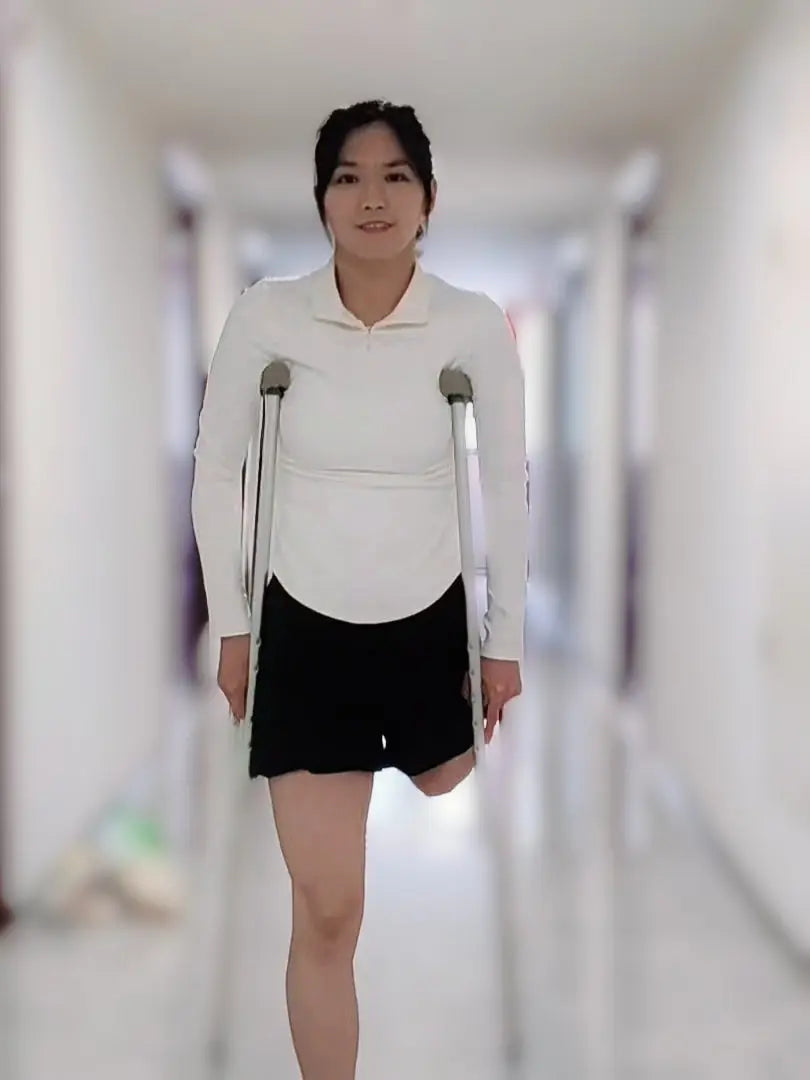 Alisa: Sak Amputee Girl is preparing to go to the gym AmputeeClub