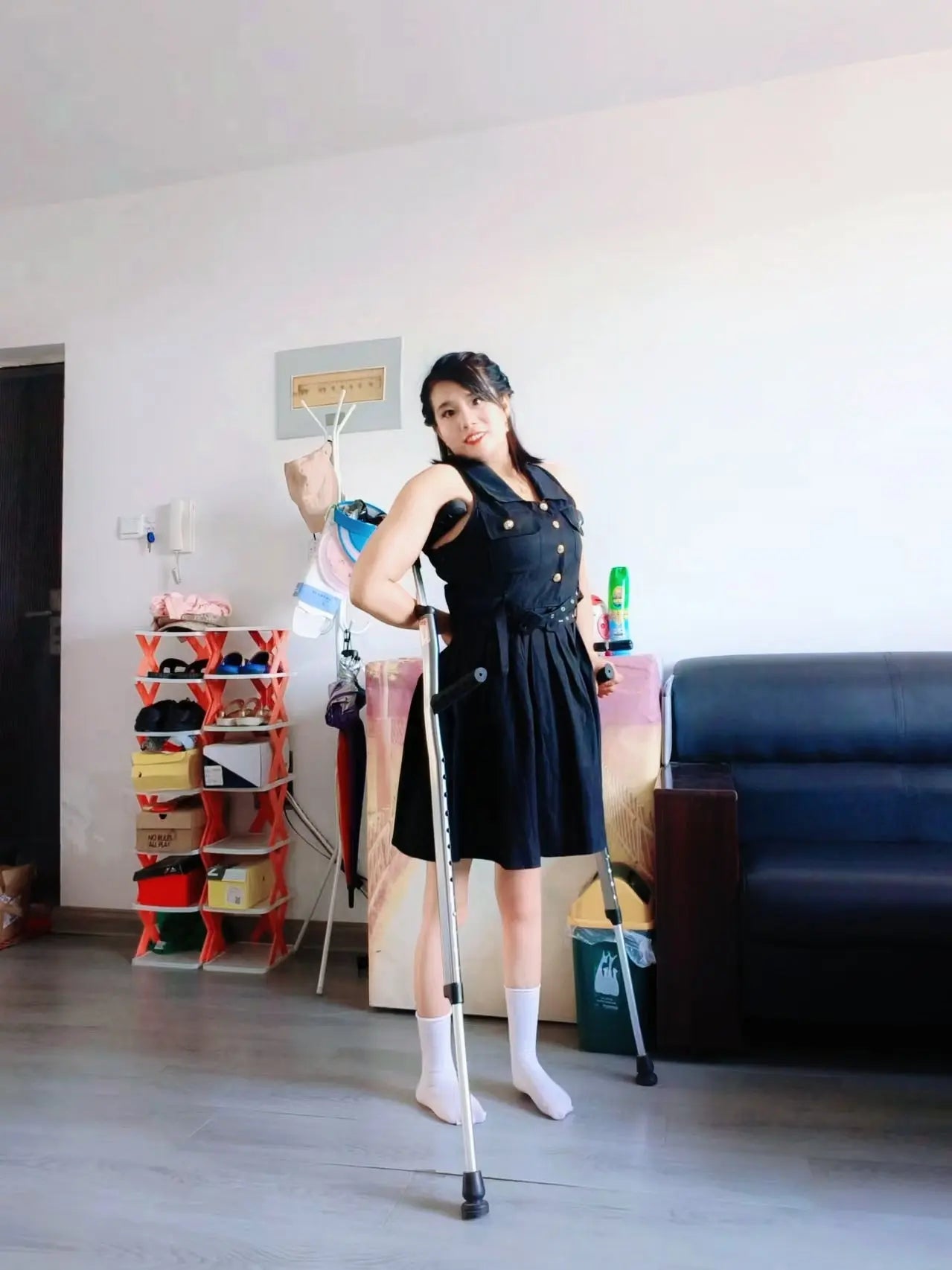 Carrie: Polio girl falls and crawls AmputeeClub