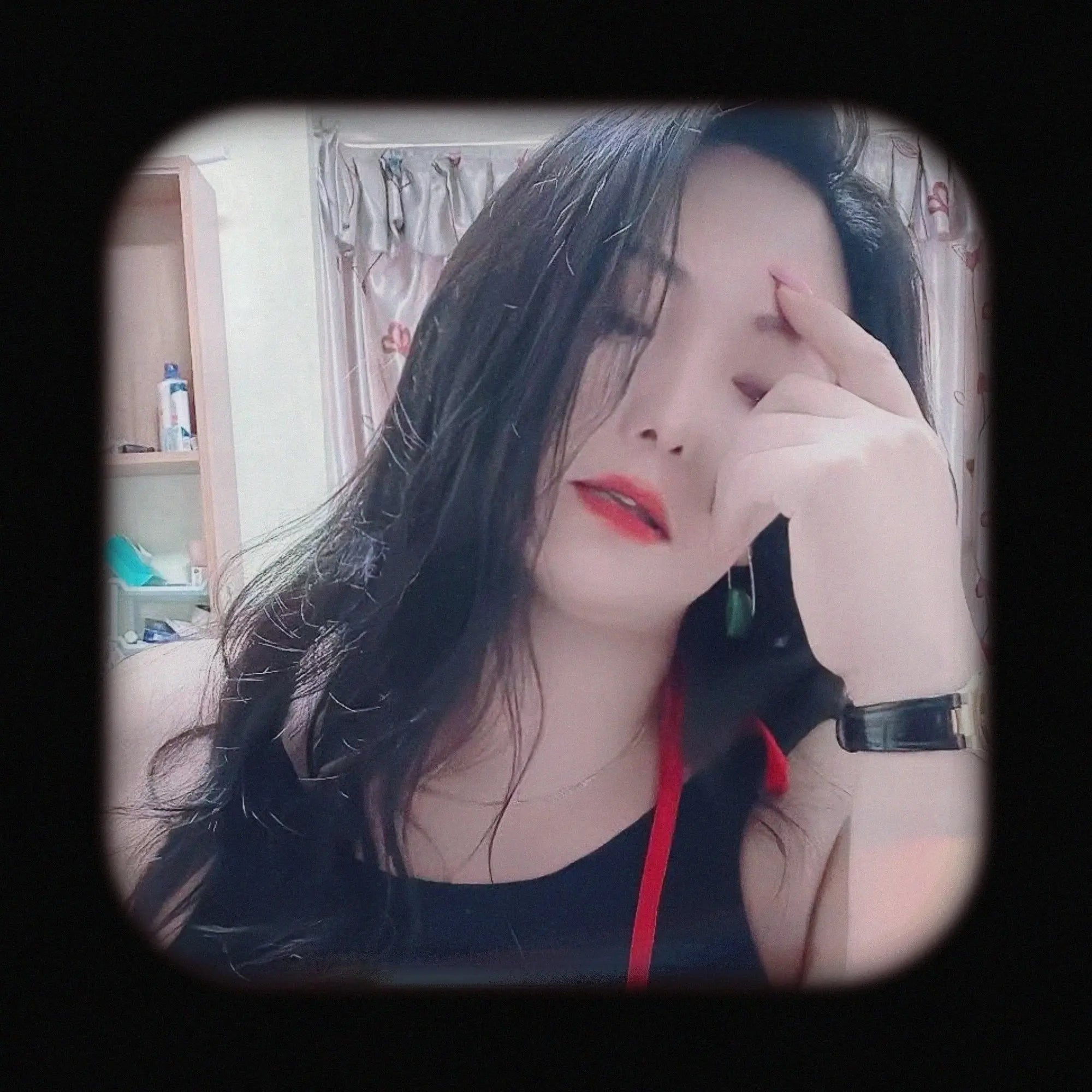 Elizabeth: Polio Lady Red Stockings AmputeeClub