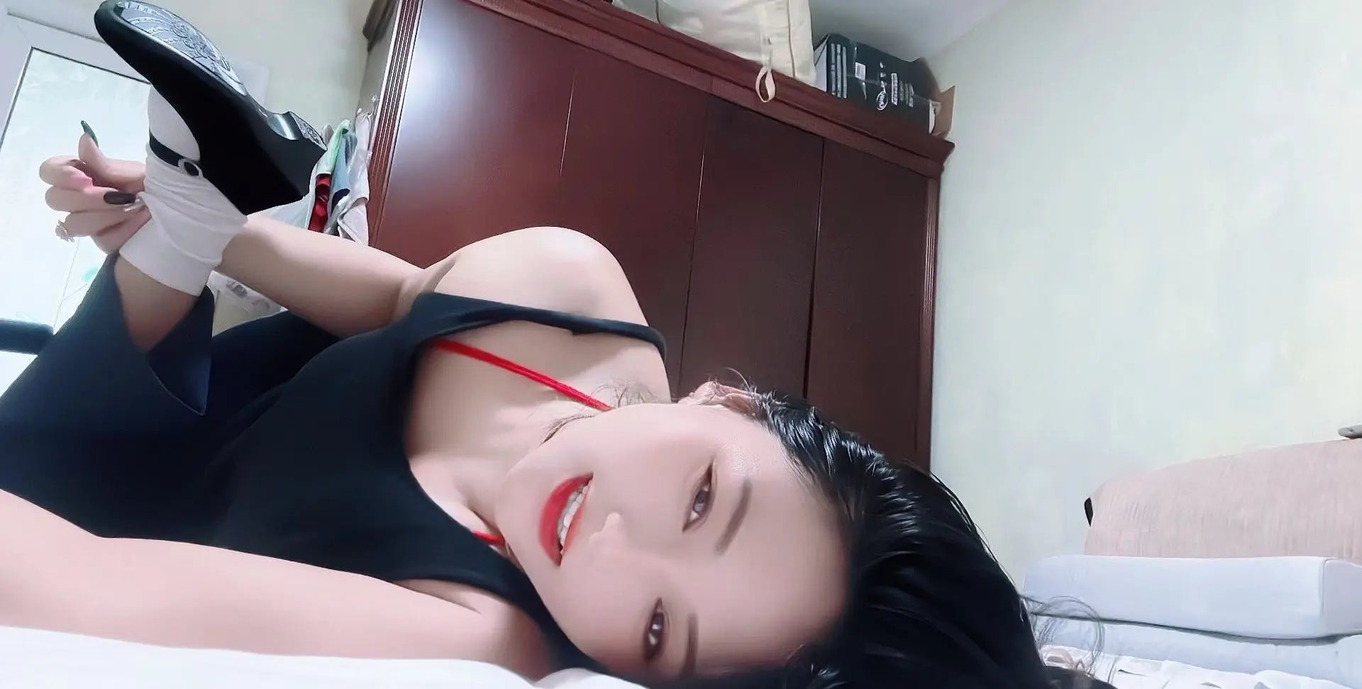 Elizabeth: Polio Lady Red Stockings AmputeeClub