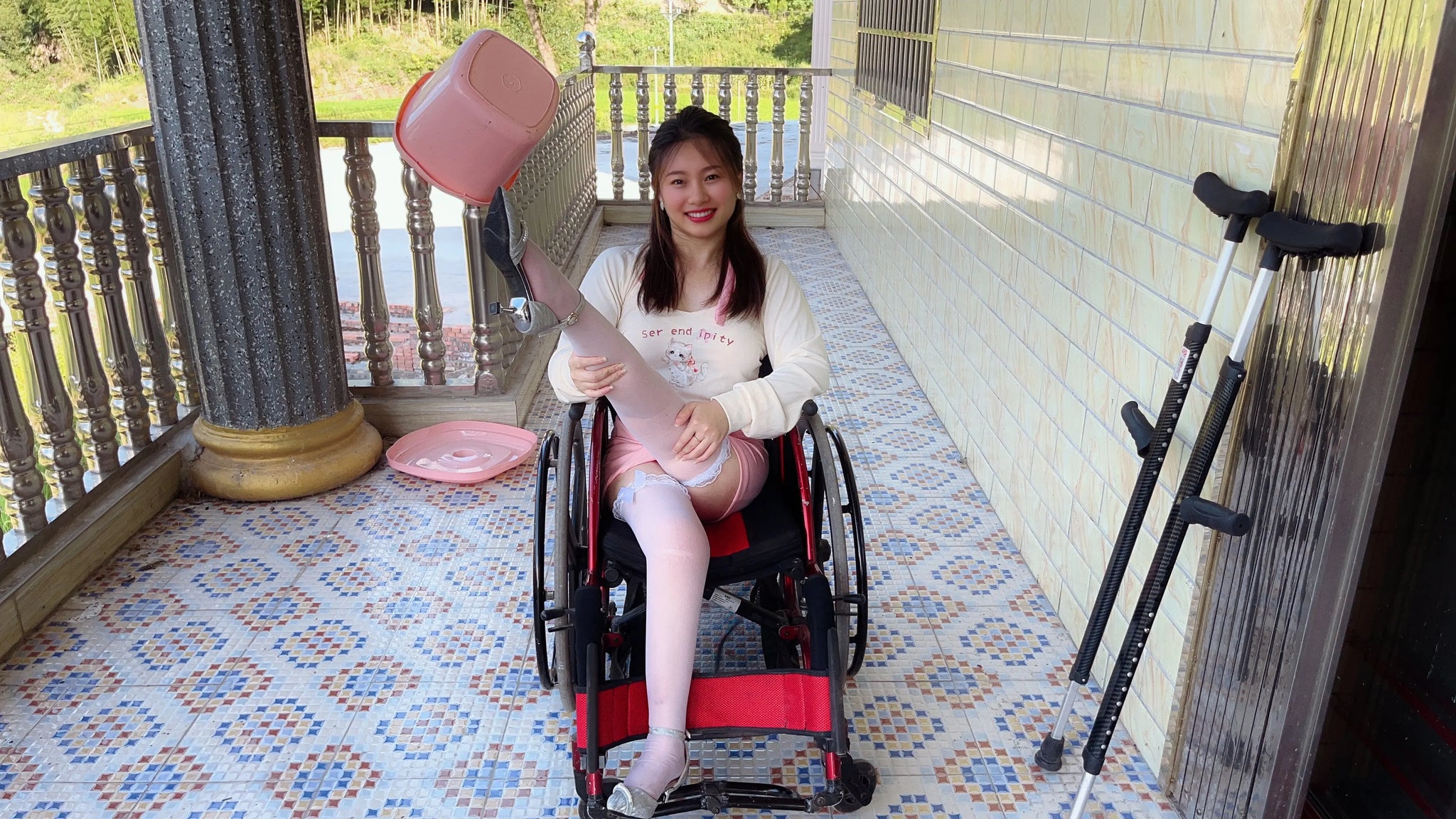 Miki: Polio Girl's Crawling in Life