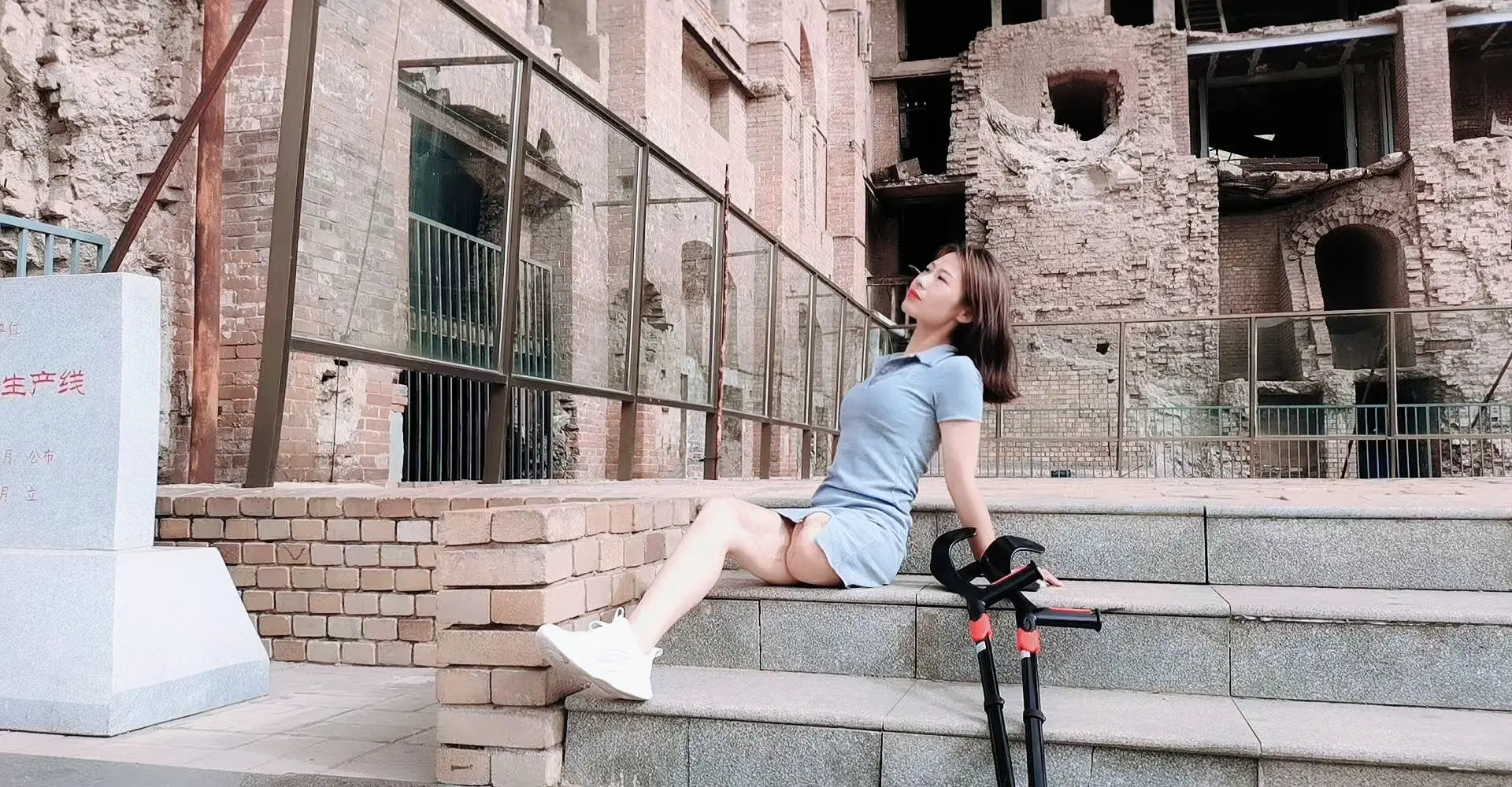 Ayla: Sak Amputee Girl uses elbow crutches