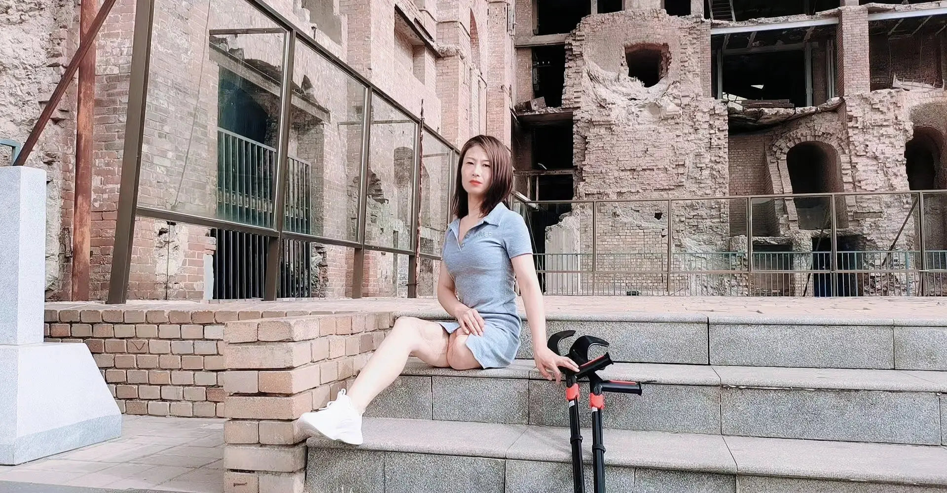 Ayla: Sak Amputee Girl uses elbow crutches