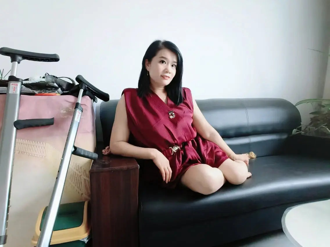 Carrie: Polio Lady's various walks AmputeeClub