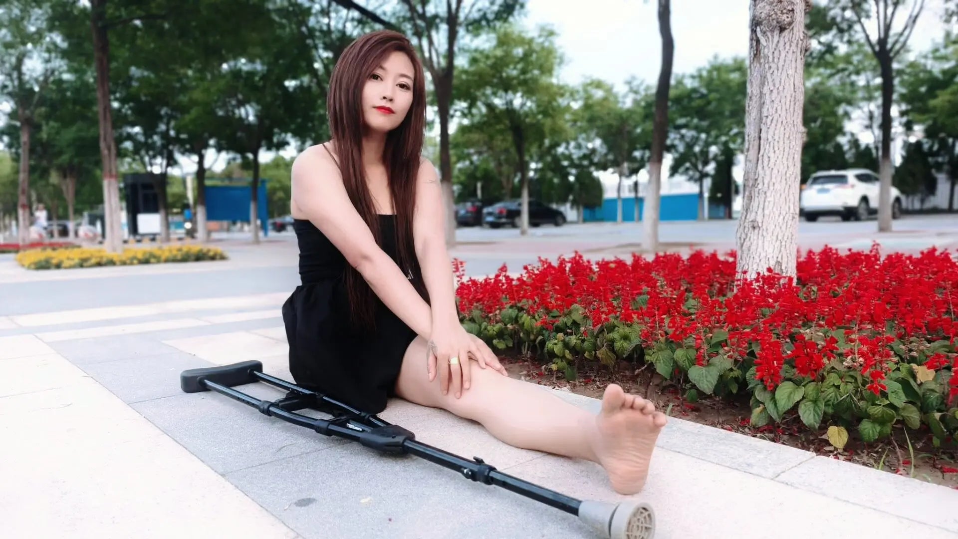 Emma: Rhd Amputee Girl on the sandy Beach AmputeeClub