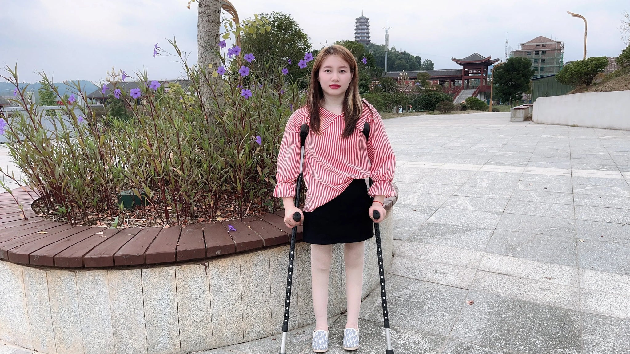 Miki: Polio Girl walks with crutches AmputeeClub