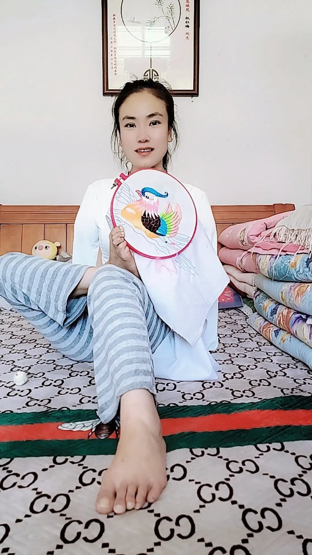 Annie: Dae Amputee Girl - Embroidering with Feet Skills