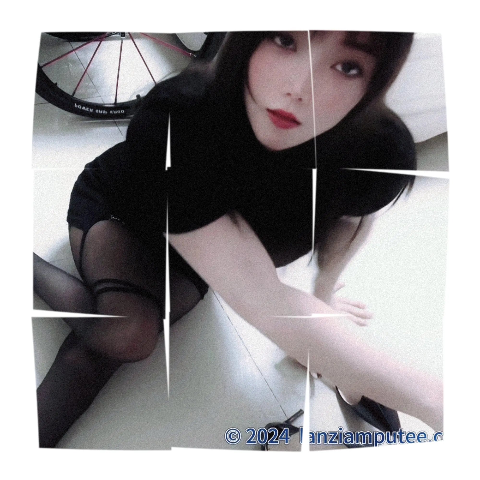 Ava: Paraplegic Girl Selfie AmputeeClub