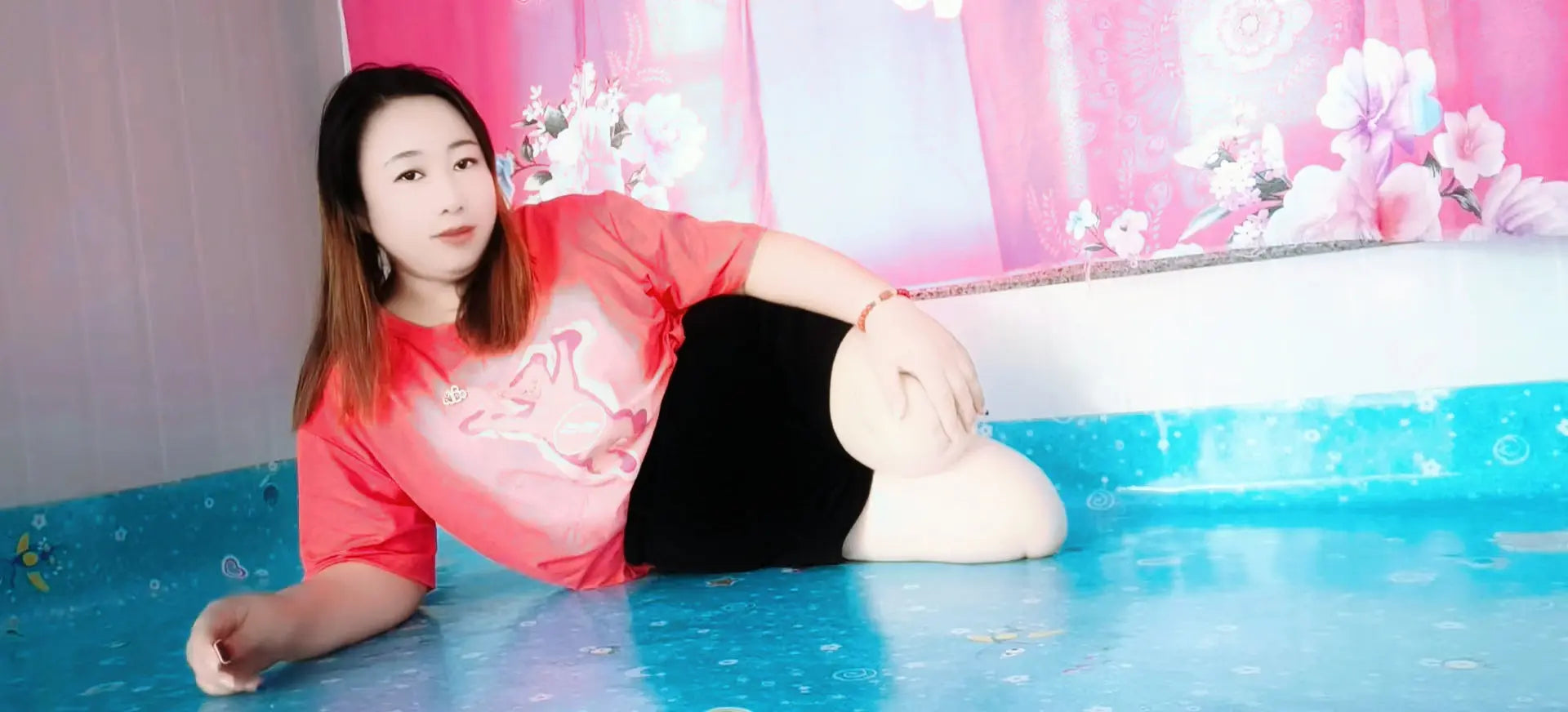 Beryl: Dak Amputee Girl without legs and leg prosthetics AmputeeClub