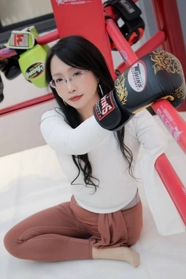 Lanzi:Ooe Amputee Lady-Brave Boxer