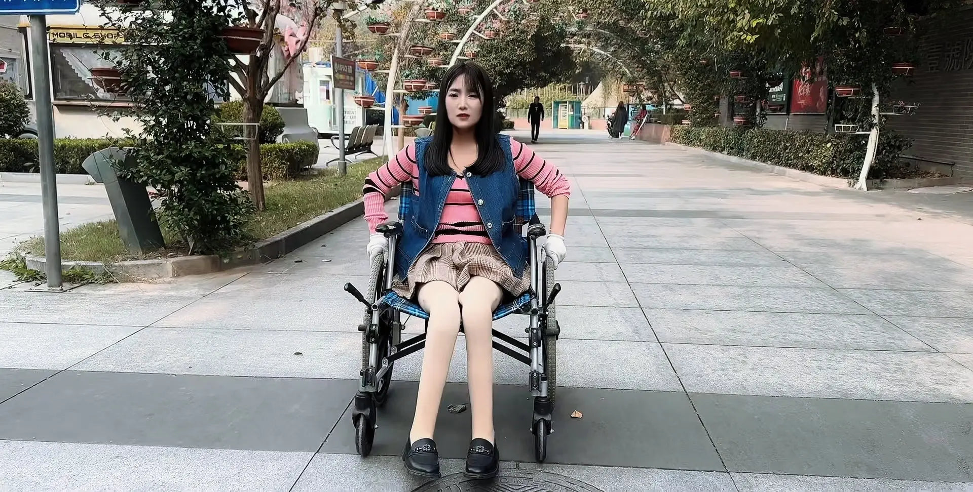 Sally Dak Amputee girl - Stand up, walk up AmputeeClub